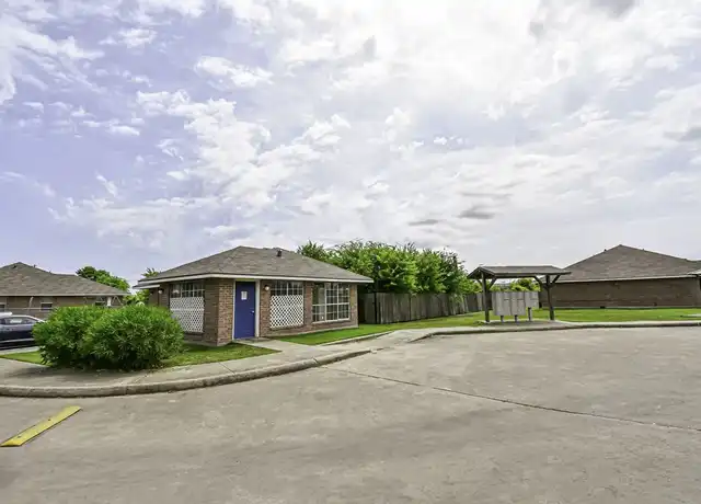 Property at 100 Justin Way Unit 101, Eagle Lake, TX, 77434, 1 bed, 1 bath, [object Object]