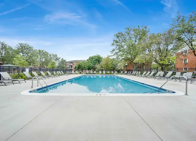 Photo of 732 Bluff St, Carol Stream, IL 60188