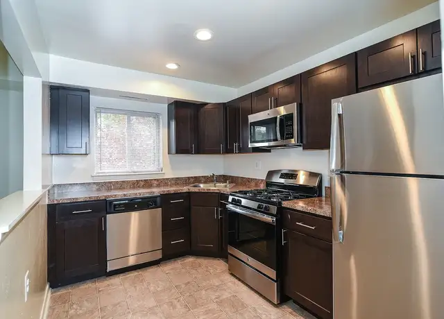 Photo of 28 Montrose Manor Ct, Catonsville, MD 21228
