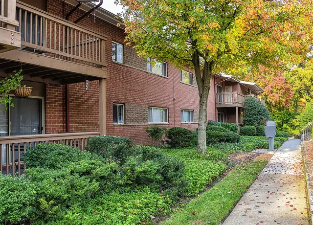 Photo of 28 Montrose Manor Ct, Catonsville, MD 21228