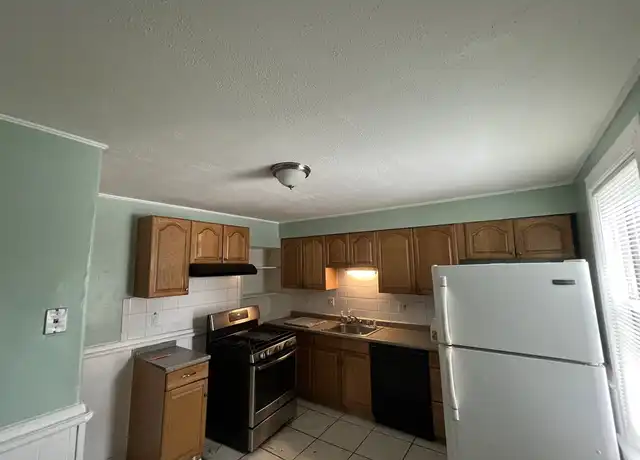 Property at 40 Hurd St Unit 1, Melrose, MA, 02176, 3 beds, 1 bath, [object Object]