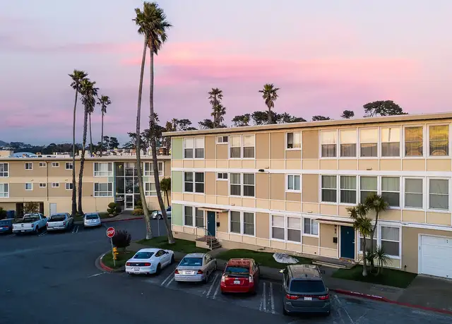 Photo of 331 Park Plaza Dr, Daly City, CA 94015