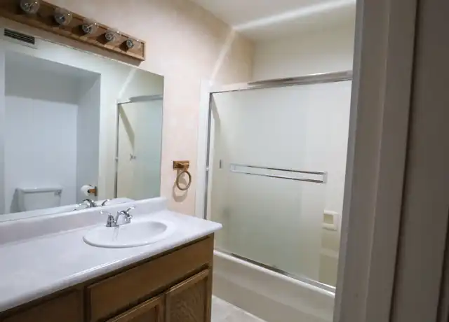 Property at 115 Rogue River Hwy #105, Grants Pass, OR, 97527, 1 bed, 1 bath, [object Object]