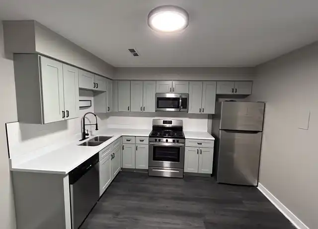 Property at 2740 40th St Unit 2C, Highland, IN, 46322, 2 beds, 1 bath, [object Object]