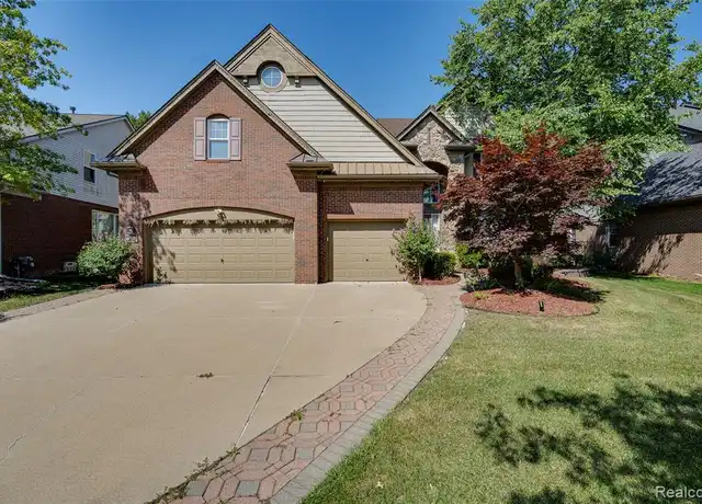 Property at 17021 Algonquin Dr, Northville, MI, 48168, 4 beds, 3.5 baths, [object Object]