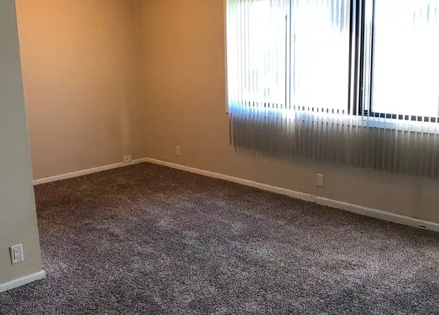 Property at 4013 Westover Rd SE Unit 4013-4, Cedar Rapids, IA, 52403, 2 beds, 1 bath, [object Object]
