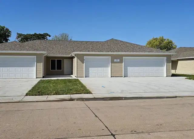 Property at 822 Phoenix Ct Apt B, Grand Island, NE, 68801, 2 beds, 1 bath, [object Object]