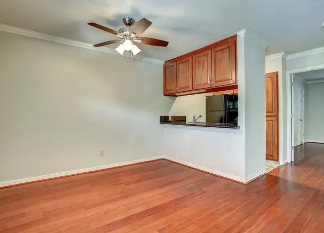 Property at 611 Hawthorne St Unit 05, Houston, TX, 77006, 1 bed, 1 bath, [object Object]