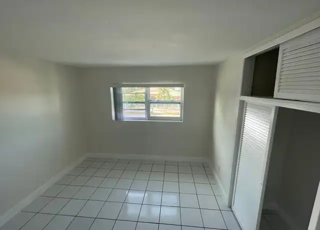Property at 941 NE 170th St Unit 220, Miami, FL, 33162, 2 beds, 1 bath, [object Object]