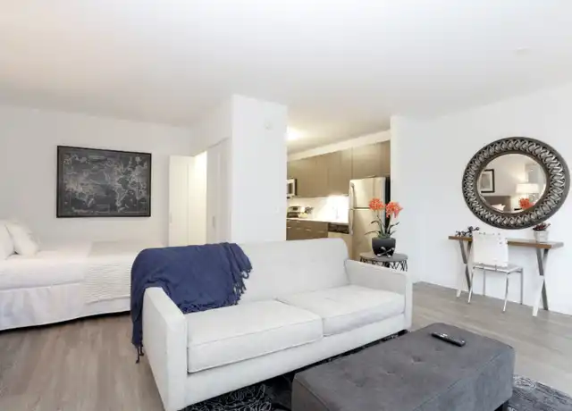 Property at 172 W Erie St, Chicago, IL, 60654, 1 bed, 1 bath, [object Object]