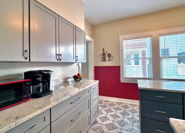 Property at 533 Livingston Ave NE Unit 1, Grand Rapids, MI, 49503, 2 beds, 1 bath, [object Object]