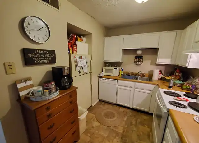 Property at 831 E Wayne Ave, Salina, KS, 67401, 2 beds, 1 bath, [object Object]