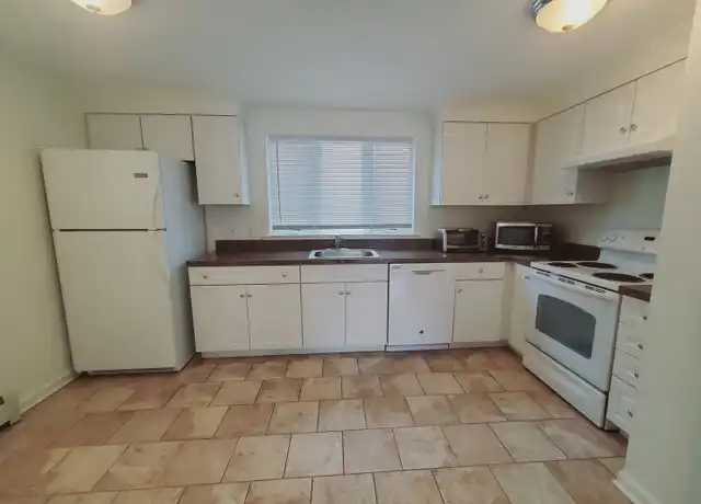 Property at 40 Dean St Unit B, Stamford, CT, 06902, 3 beds, 2 baths, [object Object]