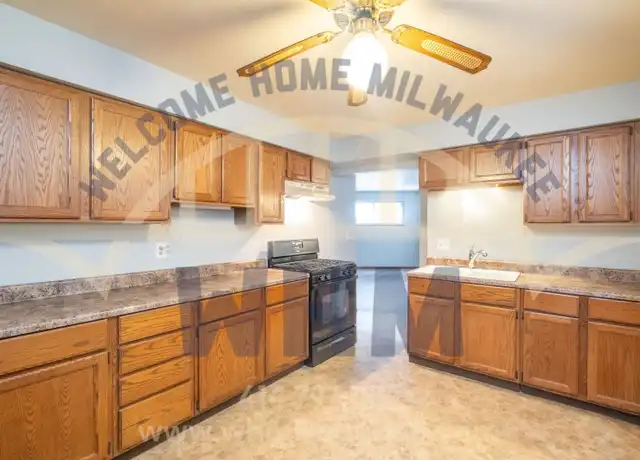Property at 2645 S Kinnickinnic Ave, Milwaukee, WI, 53207, 2 beds, 1 bath, [object Object]