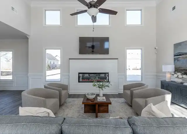 Property at The Oakley at Pro Park - 850 Professional Park Dr, Clarksville, TN, 37040, 1 bed, 1.5 baths, [object Object]