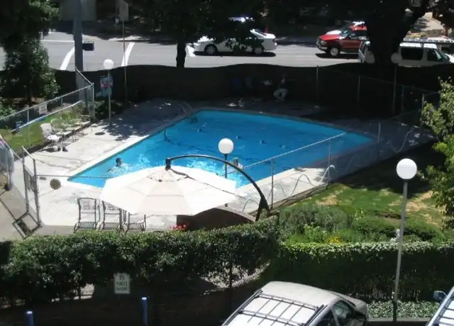 Property at Hollywood Towne House Apartments - 4265 NE Halsey St, Portland, OR, 97213, 1-2 bed, 1-2 bath, [object Object]