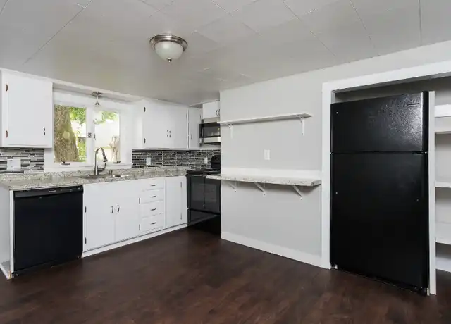 Property at 137 Locust St Unit B, Dover, NH, 03820, 2 beds, 1 bath, [object Object]