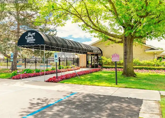 Property at Coach House Apartments - 23600 Lamplighter Dr, Southfield, MI, 48075, 1 bed, 1 bath, [object Object]