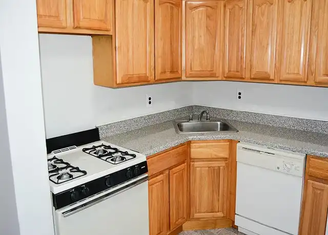 Property at Brookwood at Holbrook - 835 Broadway Ave, Holbrook, NY, 11741, 1-2 bed, 1 bath, [object Object]