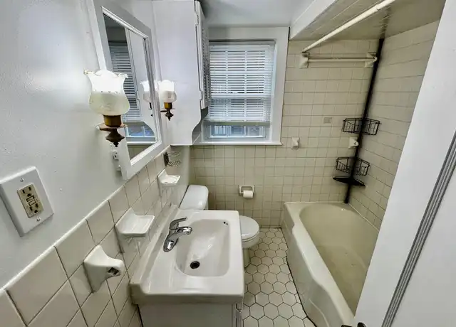 Property at 1131 Berry Blvd, Louisville, KY, 40215, 2 beds, 1 bath, [object Object]