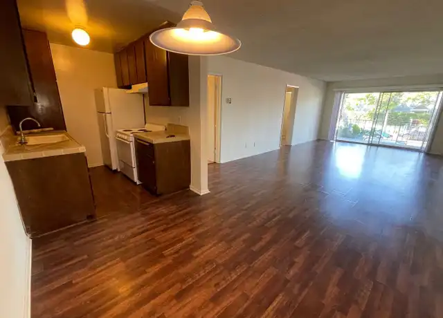 Property at 2315 28th St Unit 110, Santa Monica, CA, 90405, 3 beds, 2 baths, [object Object]
