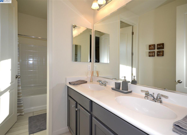 Photo of 76 Baird Cir, Brentwood, CA 94513