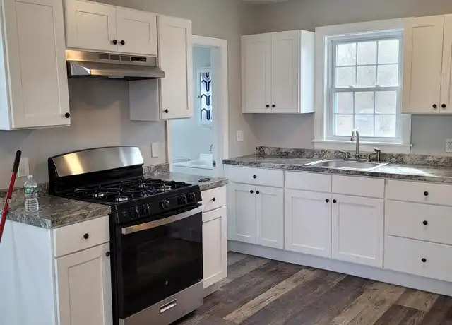 Property at 109 Bridge St Unit 1, Fairhaven, MA, 02719, 2 beds, 1 bath, [object Object]
