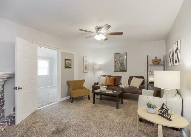 Property at 305 N East Sharon St Unit 2D, Lee's Summit, MO, 64063, 6 beds, 2 baths, [object Object]