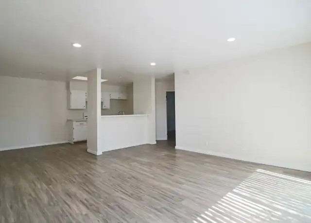 Property at 236 S Hemlock St Unit D, Ventura, CA, 93001, 2 beds, 1 bath, [object Object]