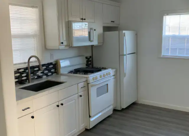 Property at 2019 E 20th St, Oakland, CA, 94606, 2 beds, 1 bath, [object Object]
