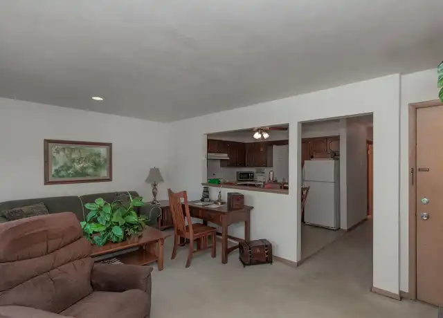 Property at 1016 Lincoln Rd Apt 5, Bettendorf, IA, 52722, 2 beds, 1 bath, [object Object]