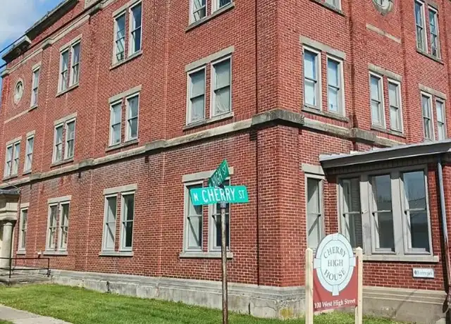 Property at 100 W High St Unit 2B, Topton, PA, 19562, 2 beds, 1 bath, [object Object]