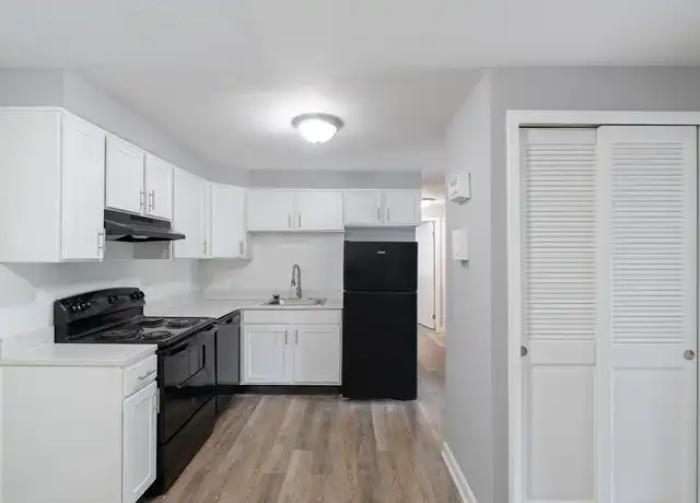 Property at Washington Square Apartments - 5546 Scranton Rd, Hamburg, NY, 14075, 2 beds, 1 bath, [object Object]