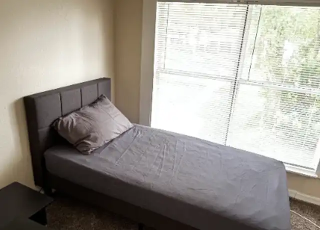 Property at 1104 E Genesee St, Tampa, FL, 33603, 1 bed, 1 bath, [object Object]