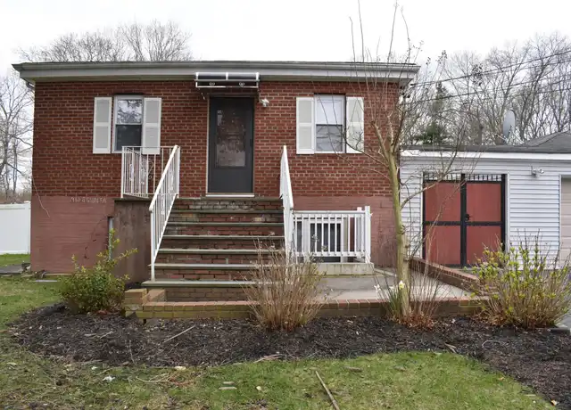 Property at 46 Port Ave, Ronkonkoma, NY, 11779, 2 beds, 1 bath, [object Object]