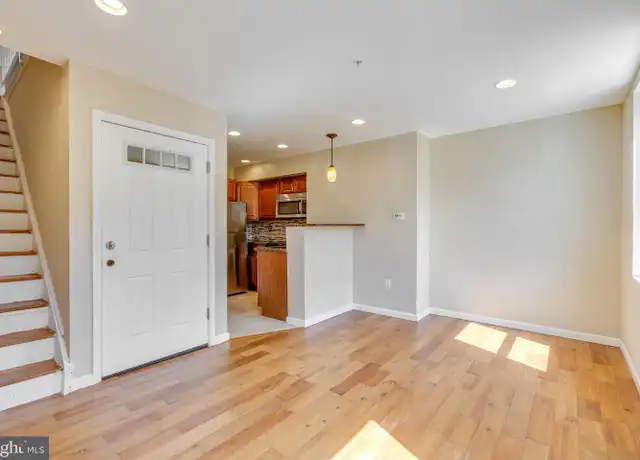 Property at 662 N 33rd St #3, Philadelphia, PA, 19104, 3 beds, 1 bath, [object Object]