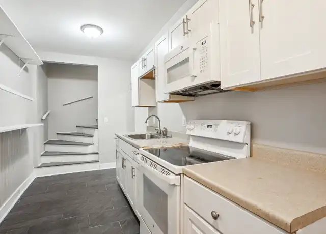 Property at 1643 Ralph David Abernathy Blvd Unit B, Atlanta, GA, 30310, 2 beds, 1 bath, [object Object]