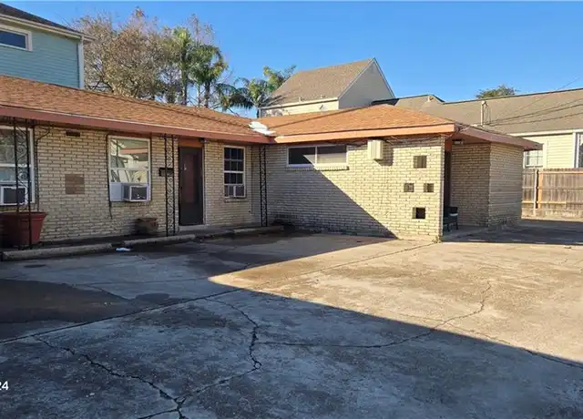 Property at 600 Bellecastle St Unit 3, New Orleans, LA, 70115, 2 beds, 1 bath, [object Object]