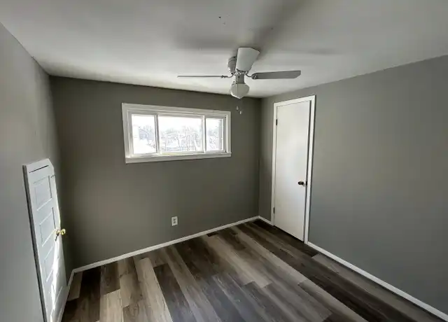 Property at 706 E 34th St Unit 2 UP, Lorain, OH, 44055, 1 bed, 1 bath, [object Object]