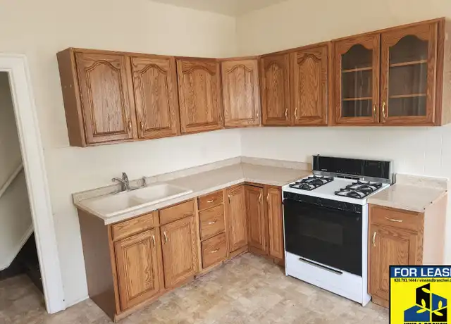 Property at 1708 N 12th St, Sheboygan, WI, 53081, 3 beds, 1 bath, [object Object]