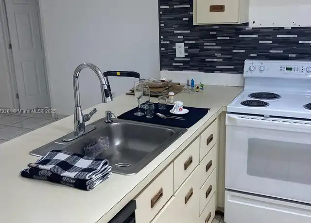 Property at 2720 W 63rd Pl Unit 23-27, Hialeah, FL, 33016, 2 beds, 2 baths, [object Object]