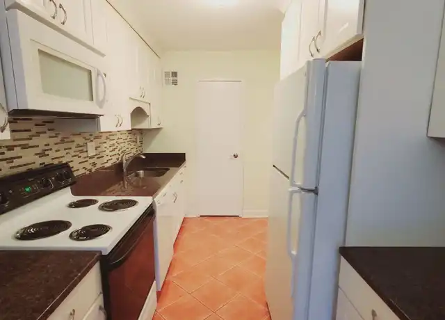 Property at 44 Strawberry Hill Ave Unit 5, Stamford, CT, 06902, 1 bed, 1 bath, [object Object]