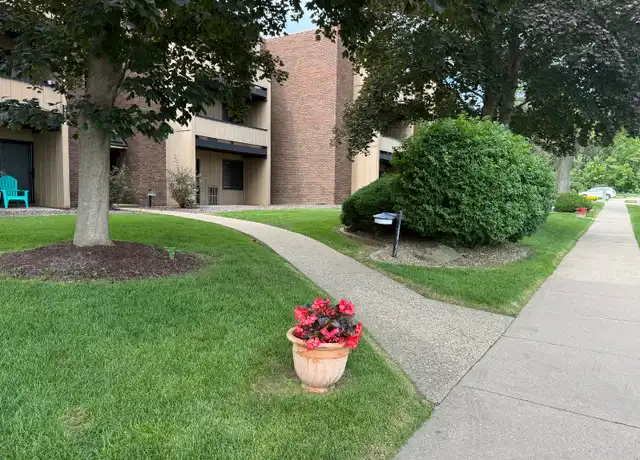 Property at 2408 W Pasmoso Dr #102, Peoria, IL, 61614, 1 bed, 1 bath, [object Object]