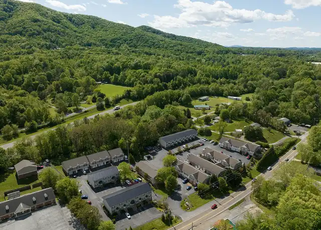 Property at Axis on Roan Apartments - 3000 S Roan St, Johnson City, TN, 37601, 1-2 bed, 1-2 bath, [object Object]