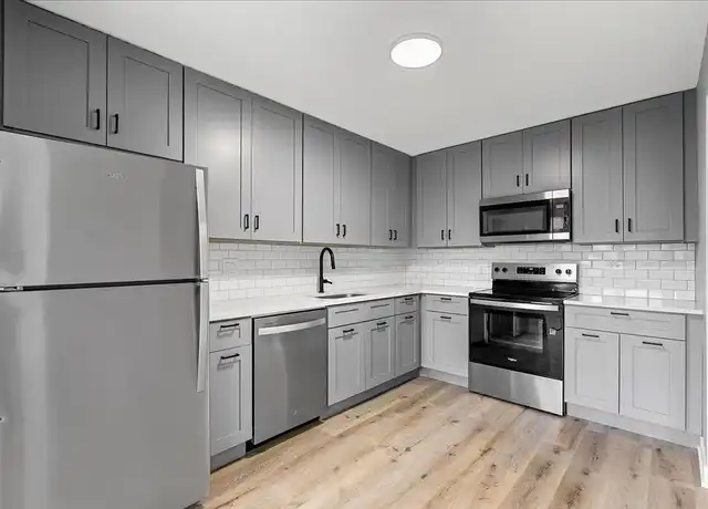 Property at Maple Grove Apartments - 300 W Maple Ave, Mundelein, IL, 60060, 2 beds, 1-1.5 bath, [object Object]