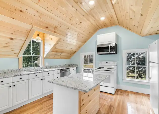 Property at 15 High St Unit 2, Hudson, MA, 01749, 3 beds, 1 bath, [object Object]