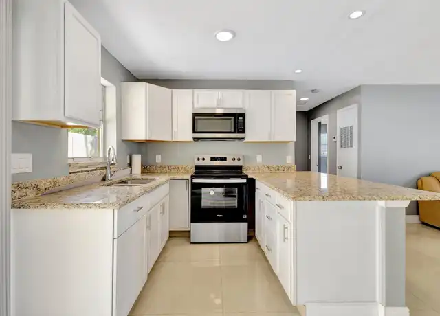 Property at 212 Palmetto Dr, West Palm Beach, FL, 33403, 2 beds, 1 bath, [object Object]