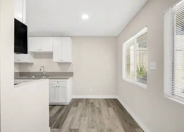Property at 4500 N Lakewood Blvd Unit 4, Long Beach, CA, 90808, 1 bed, 1 bath, [object Object]