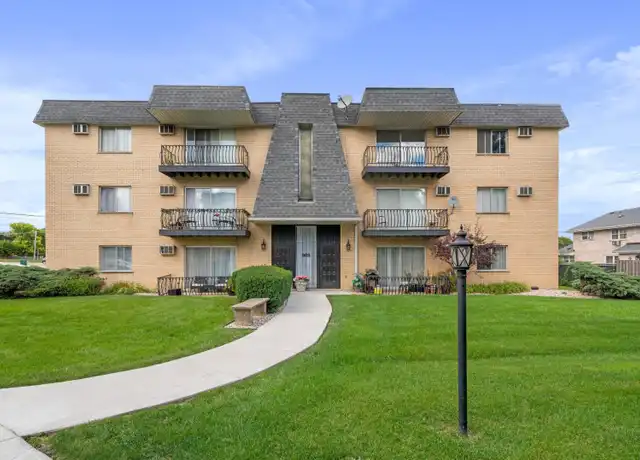 Property at 913 Plainfield Rd Unit 11, Darien, IL, 60561, 2 beds, 1 bath, [object Object]