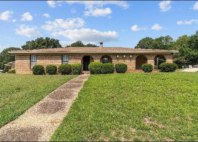 Photo of 2 Bradford Dr, Little Rock, AR 72227